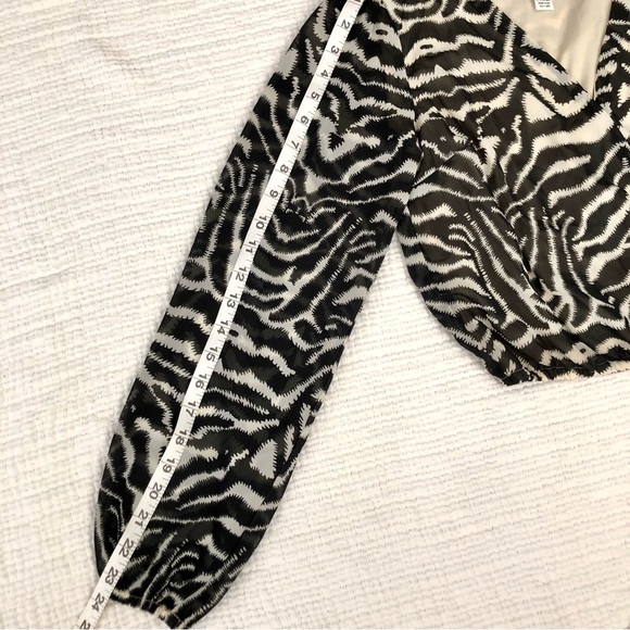 Japna Leopard Print Cropped Top - Picture 11 of 11